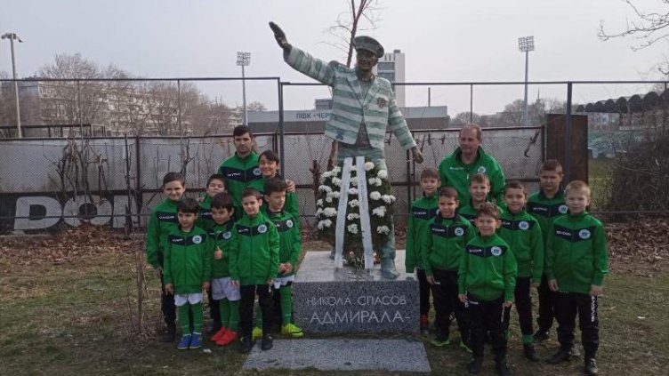 Юлиян Спасов създаде детската школа ФК "Адмирала" в чест на брат си Никола