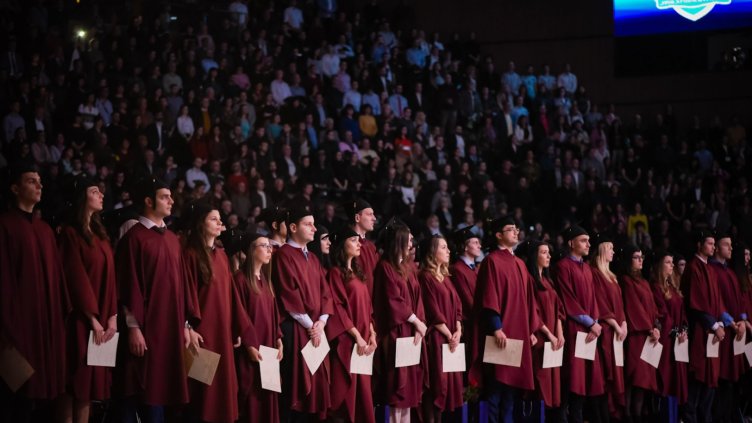 392-ма лекари от 14 страни се дипломираха в МУ-Варна