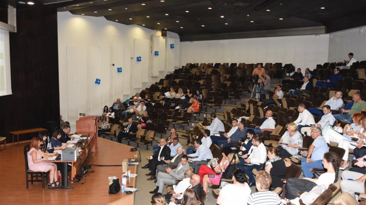 Местният парламент гласува социални услуги