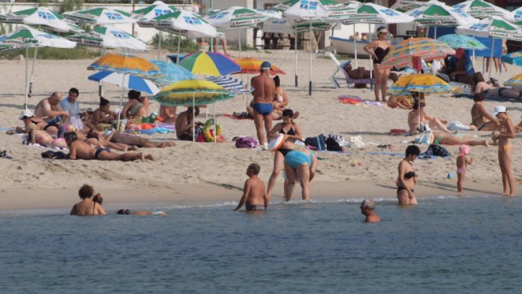 Хотелиери по морето чакат туристи от Тунис