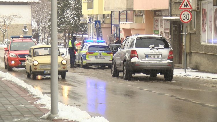 Блъснаха две деца на пешеходна пътека в Дряново