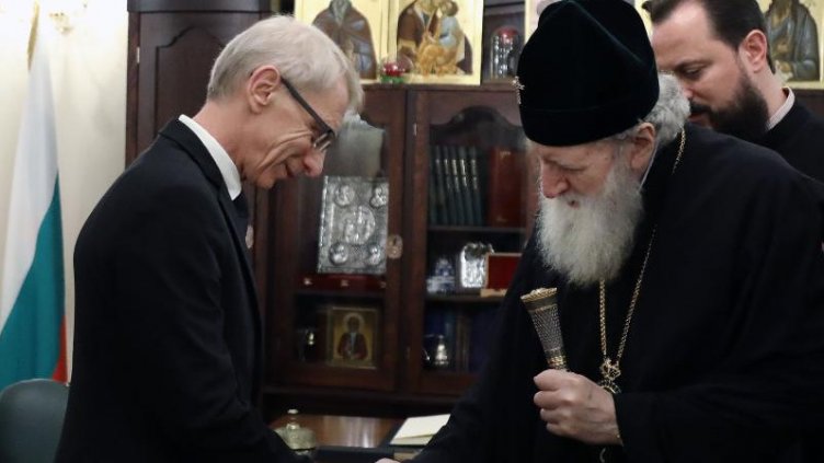 Неофит благослови Денков