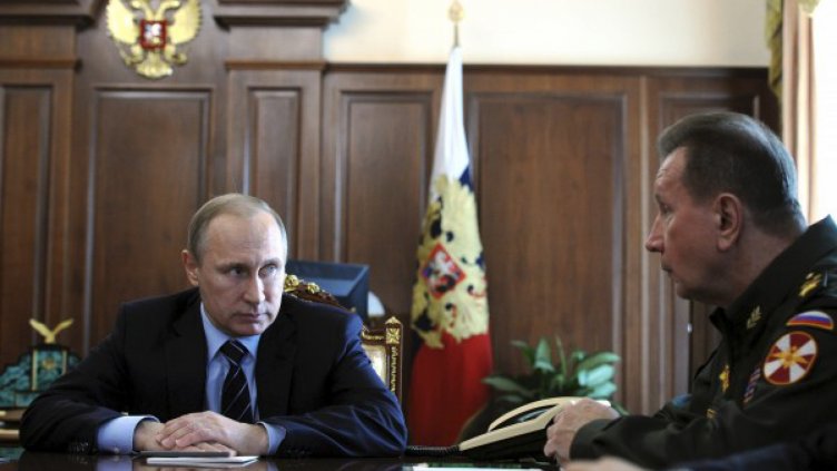 Путин прави "мощен юмрук" срещу външни сили