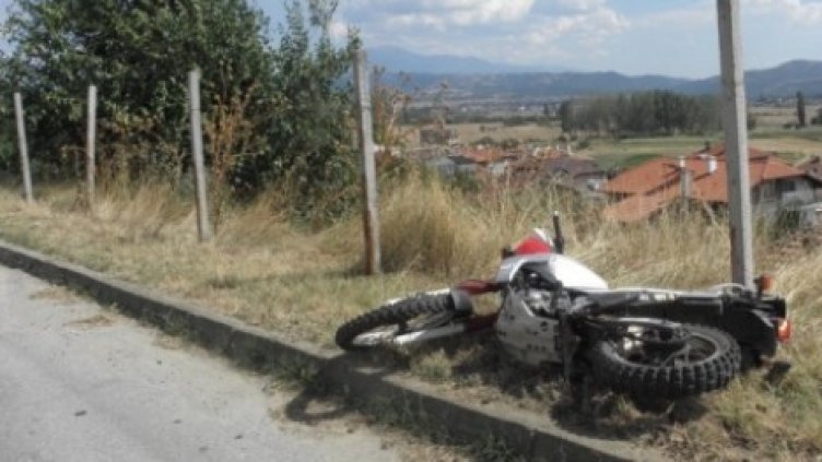 Търсач на адреналин се заби с кросов мотор в дърво край Варна