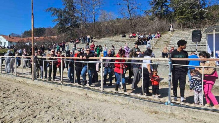 При голям зрителски интерес бе отбелязан Тодоровден във "Виница" (СНИМКИ)