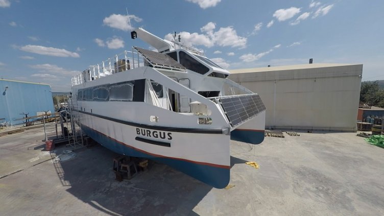 Made  in Varna: Пускат на вода нов туристически катамаран