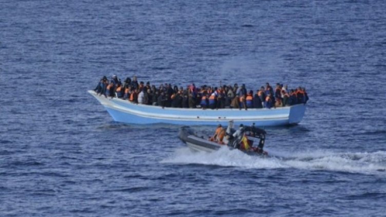 Лодка с 69 мигранти е задържана в Черно море край Румъния