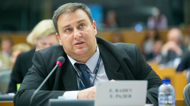 Емил Радев иска помощ от ЕС за "Vera Su"