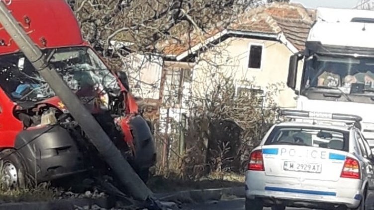 Камион помете бус в Драгалевци