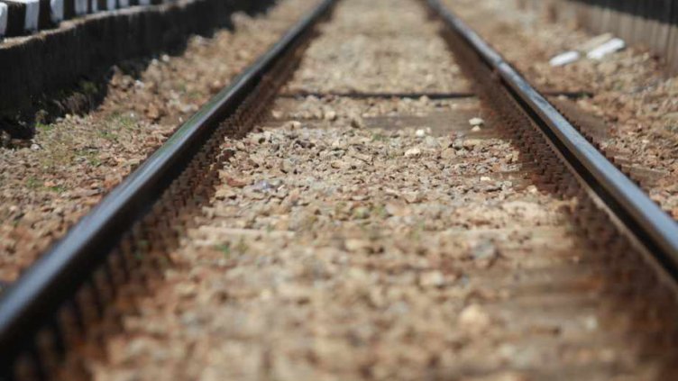 Вагон е излязъл от релсите на гара „Илиянци“