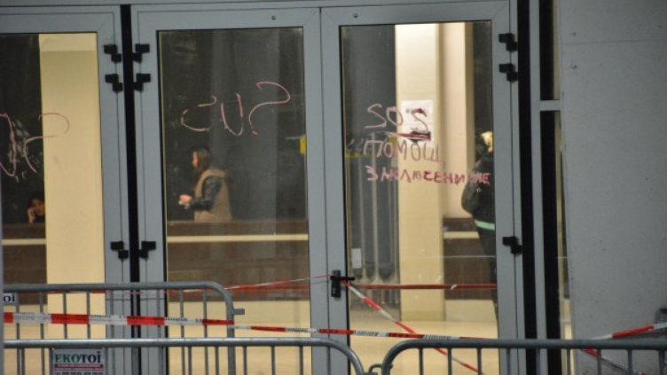 Затворените в "Арена Армеец" ще търсят справедливост в съда