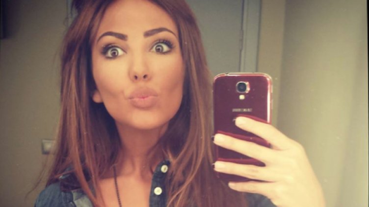 Неграмотната Николета се гласи за блогърка