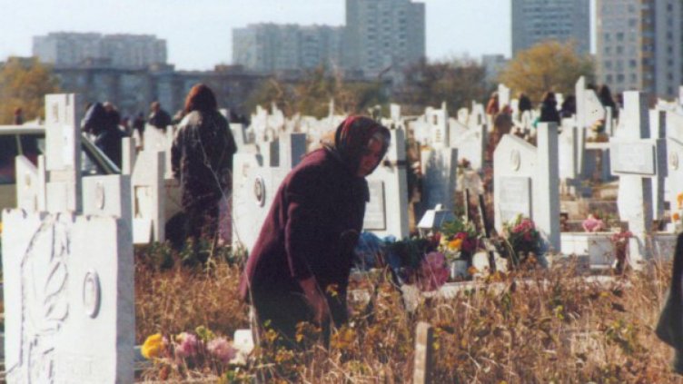 Погребват покойник при 5 г. жителство