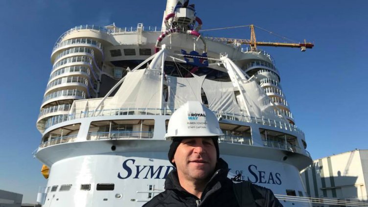 ВАРНЕНСКИЯТ КАПИТАН РУМЕН ЙОВЧЕВ Е СТАФ КАПИТАН НА НАЙ-ГОЛЕМИЯ КРУИЗЕН ЛАЙНЕР и в момент той е на изпитанията на новия още по-голям кораб в света (на снимката, която сам той ни изпрати). 