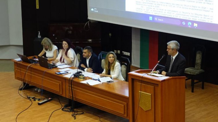 Дават 2,5 млн. лв. общинска пара за ремонта на фекалната тръба във Варненското езеро