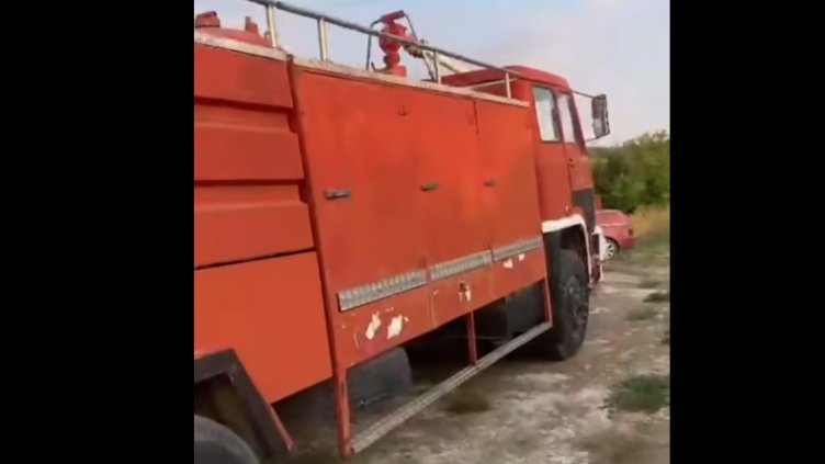 Динко си купи пожарна, ще гаси и помага (ВИДЕО)