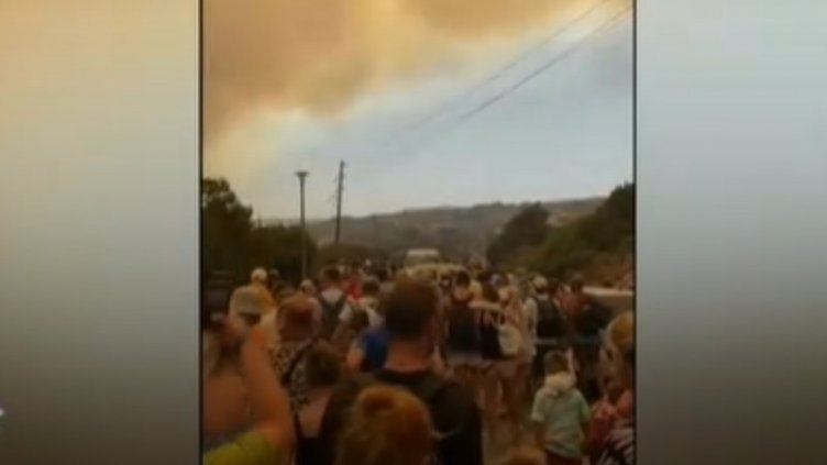 Над 30 000 души са евакуирани от о-в Родос (ВИДЕО)