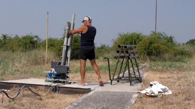 Служители ще работят по трима на ракетна площадка