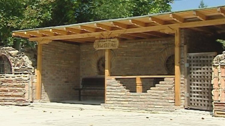 С. Кипра се сдоби с автобусна спирка във възрожденски стил