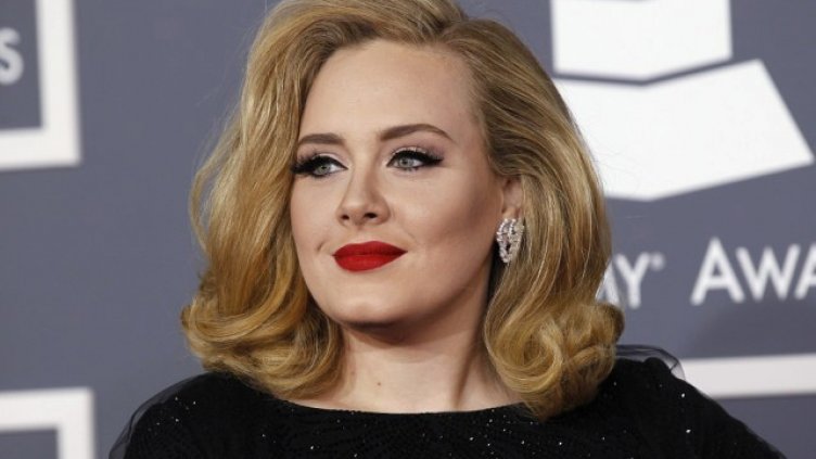 Адел: Омъжена съм!