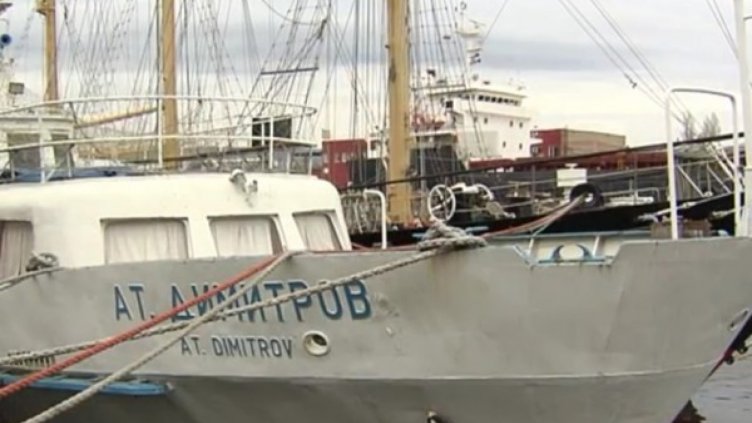 Продават на търг пасажерски кораб на соцелита