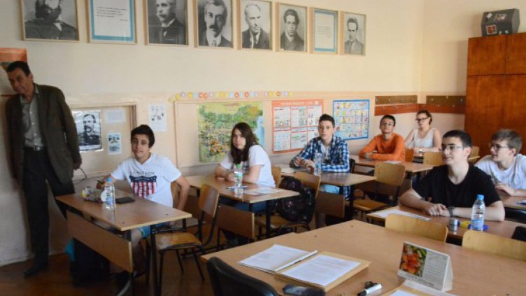 От 1 октомври - скок на заплатите в средното образование