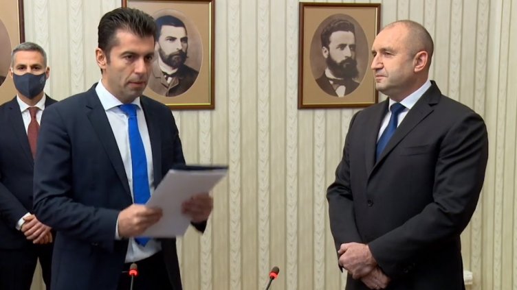 Стреми ли се президентът към еднолична власт чрез нов служебен кабинет?