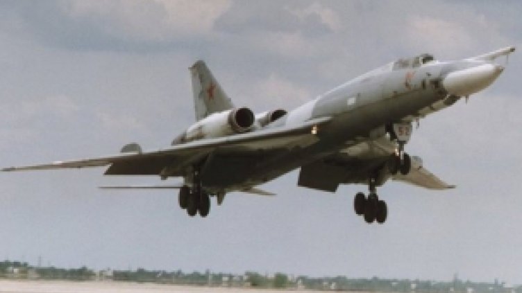 Руска ескадрила бомбардировачи Ту-22М3 акостира в Крим  