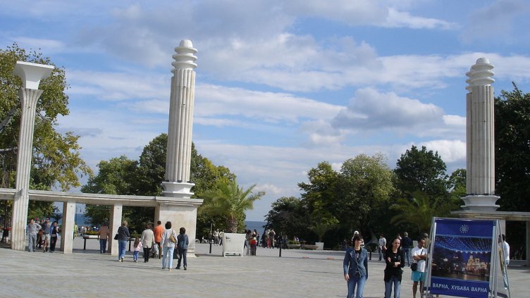 Общински съветници искат забрана за ограждане на парцели в Морската градина