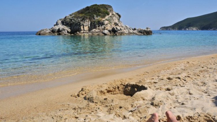 Вместо хотел на първа линия – къща насред бостана