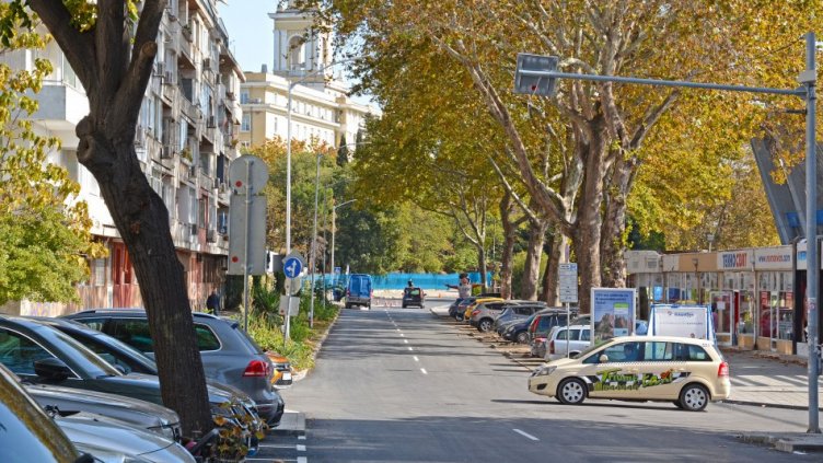 Положиха маркировка на ул. „Васил Друмев“ във Варна (СНИМКИ)