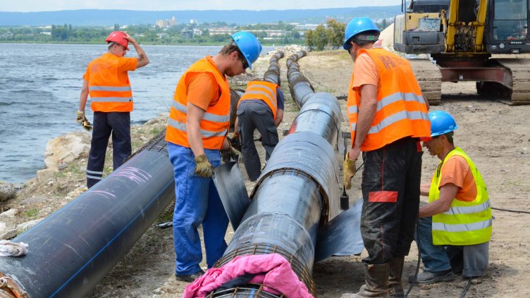 Приключи заваряването на новите части на тръбопровода