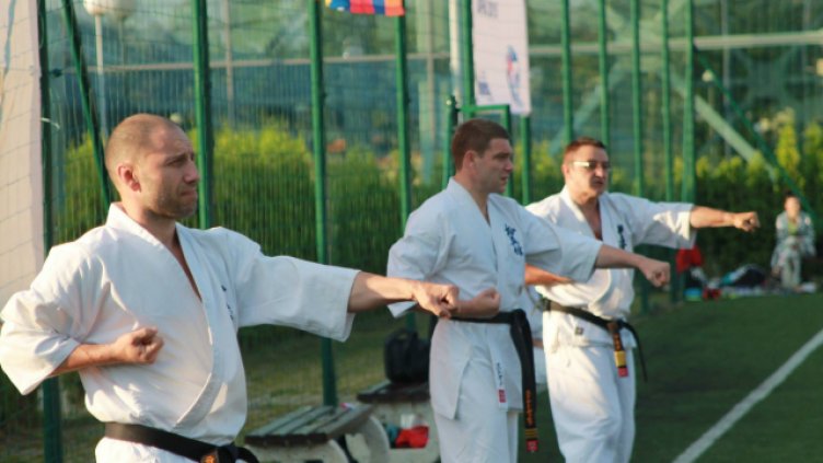 СЕНСЕЙ НИКОЛАЙ РАЧЕВ (на преден план), сенсей Стоян Димов (в средата) и сенсей Асен Асенов.