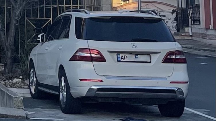 Джигити погнаха украинските лимузини по морето