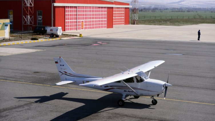 Пожарникарят, загинал в падналия самолет, отговарял за 120 000 столичани  