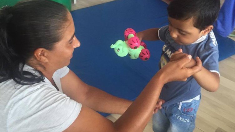 3-годишно момче с церебрална парализа проходи след успешна рехабилитация