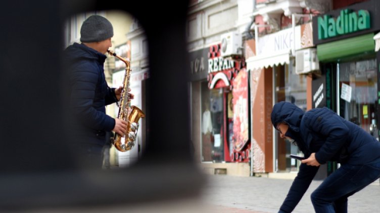 Ограничават уличните музиканти в София – вдигали шум
