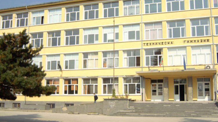 Варненци излизат на протест пред Техническата гимназия