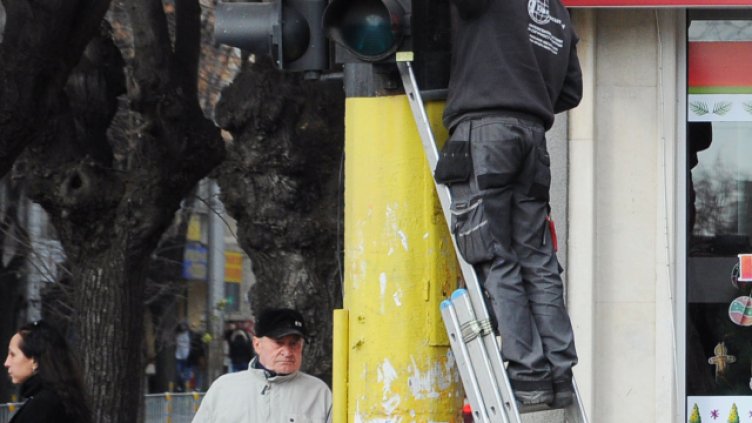 Неработещи светофари затрудняват движението във Варна