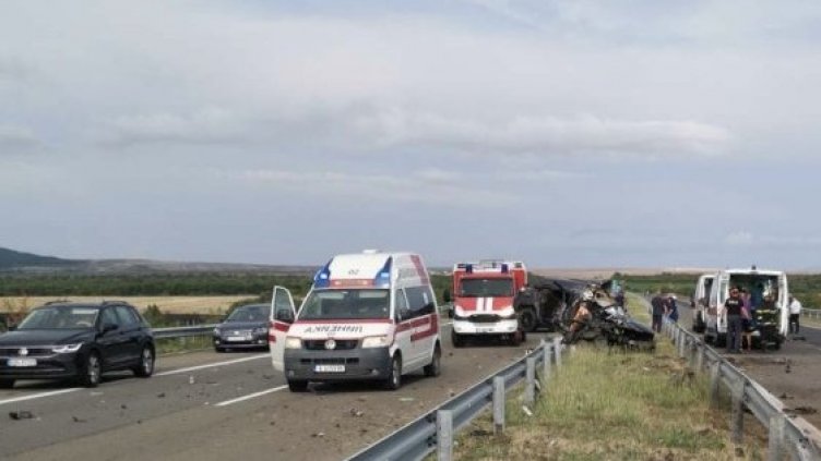 След катастрофа: Тригодишно дете е с опасност за живота