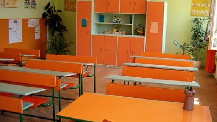 Още варненски директори със заповеди за неучебен 11 януари