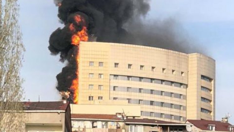 Огромен пожар в истанбулска болница