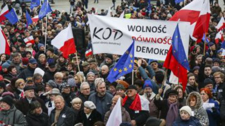 Хиляди учители се вдигнаха на протест в Полша