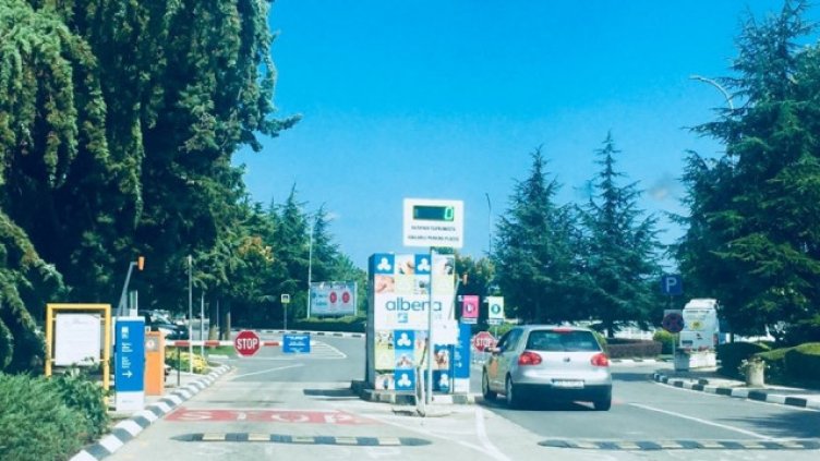 Паркингът в Албена става 2 лв. за 24 часа от 1 ноември