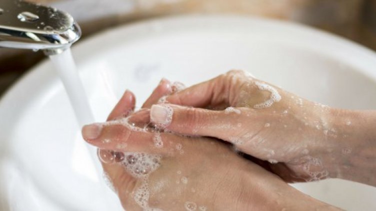 Родители настояват за топла вода и сапун във всяко училище