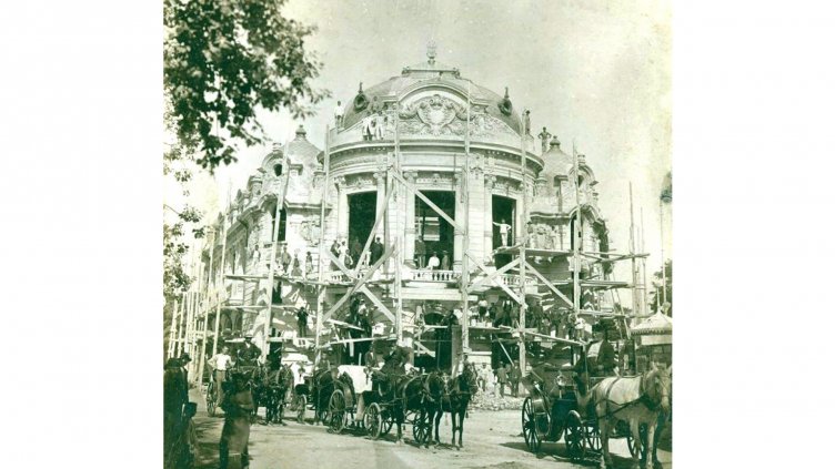 Снимка – Уикипедия. Строежът на Театъра.