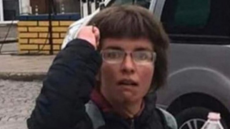 Жена напада с шило и камъни случайни минувачи