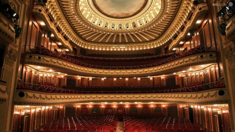 96-годишна от САЩ специално дошла у нас за опера