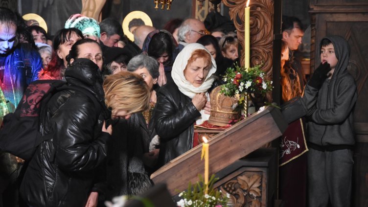 За какво се помолиха варненци на Никулден? (АНКЕТА)