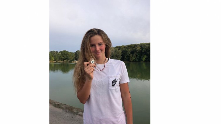 Василики Кадоглу с бронзов медал от триатлона